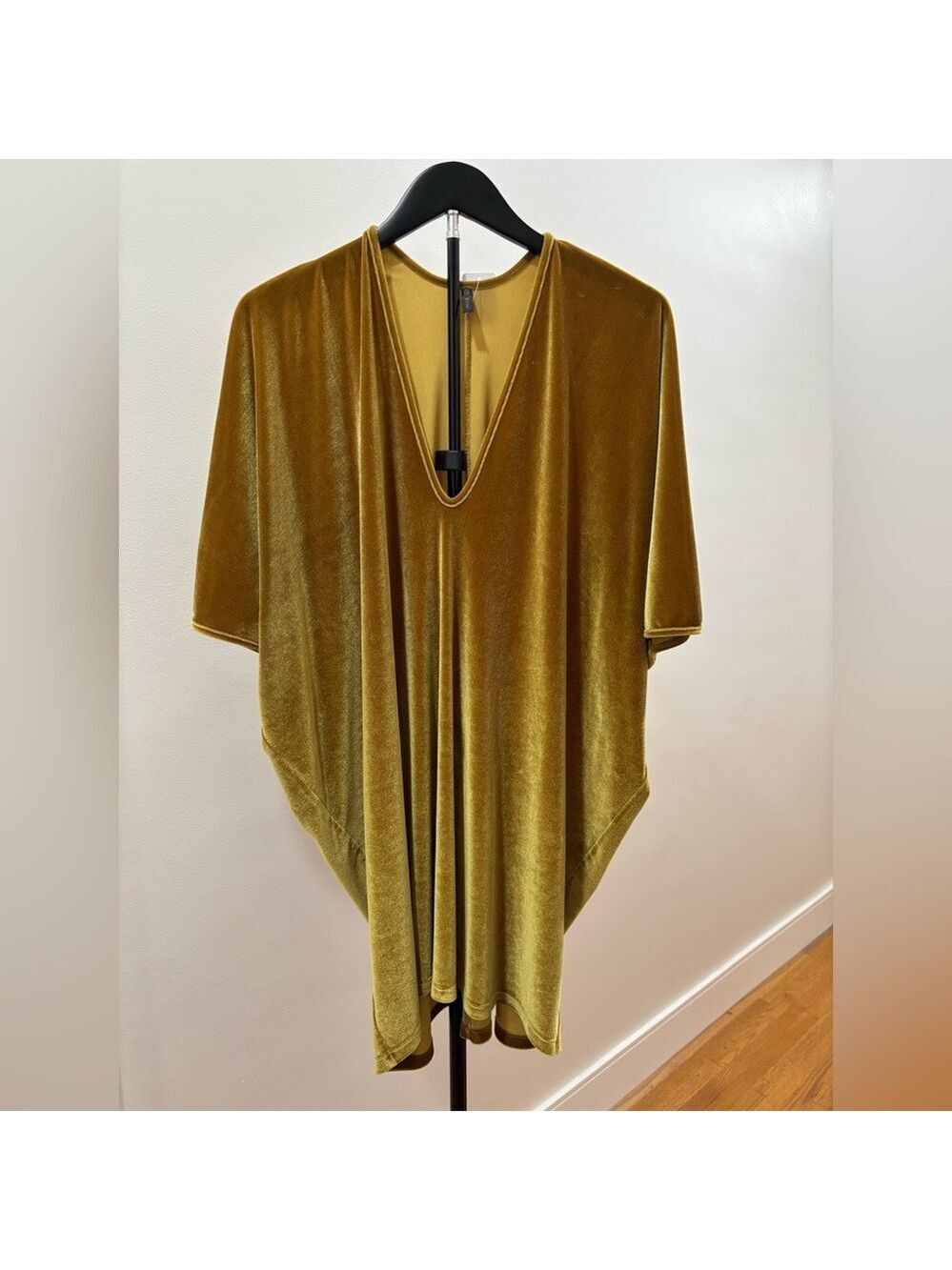 636. Riller & Fount Elegant Gold Velvet Short Caftan/Top